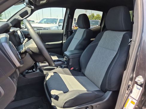 Used 2023 Toyota Tacoma TRD Off-Road AWD/4WD image 17