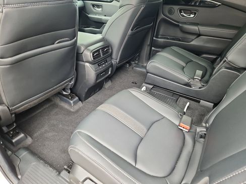 Used 2025 Honda Pilot EX-L image 11