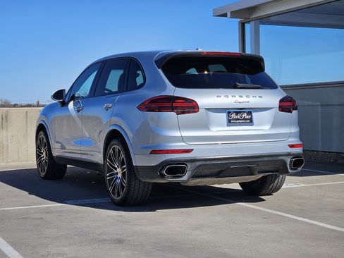 Used 2017 Porsche Cayenne Platinum Edition image 3