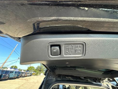 Used 2023 Ford Expedition Max Limited RWD image 11