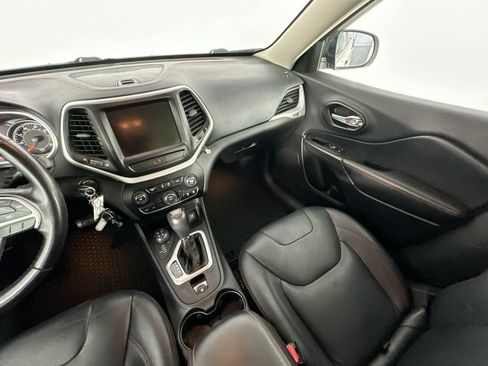 Used 2015 Jeep Cherokee Trailhawk w/ Leather Interior Group AWD/4WD image 11