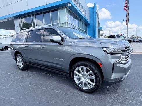 Used 2021 Chevrolet Suburban High Country AWD/4WD image 2