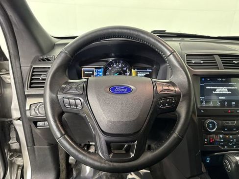 Used 2018 Ford Explorer XLT w/ Equipment Group 202A image 11