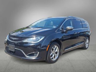 Used 2017 Chrysler Pacifica Limited image 1