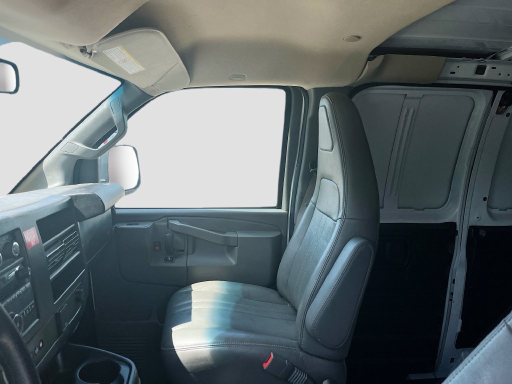 Used 2025 GMC Savana 3500 Extended RWD image 21