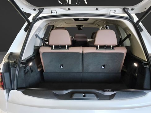 Used 2022 BMW X7 xDrive40i w/ Premium Package AWD/4WD image 8