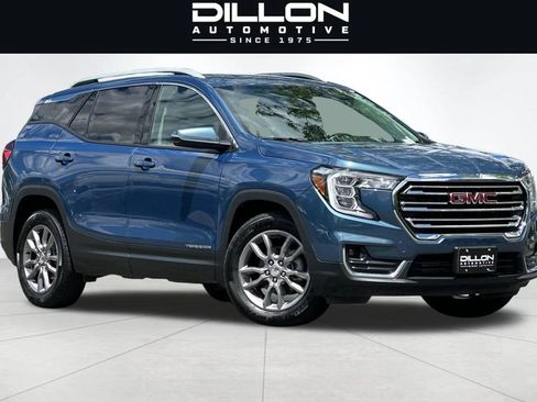 Used 2024 GMC Terrain SLT AWD/4WD image 2