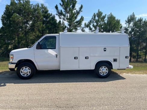 Used 2017 Ford E-350 and Econoline 350 Super Duty RWD image 3
