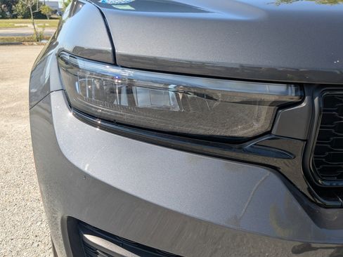 Used 2025 Jeep Grand Cherokee Altitude image 10