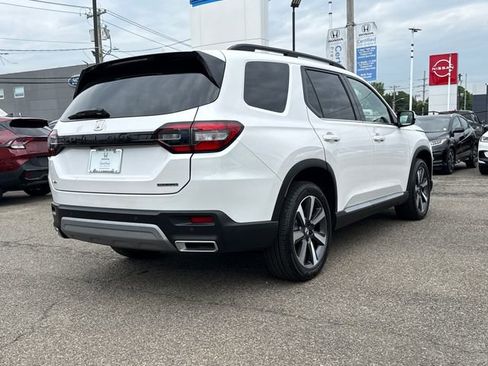 Used 2025 Honda Pilot Touring image 17