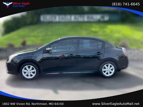 Used 2012 Nissan Sentra 2.0 SR w/ Convenience Pkg FWD image 2