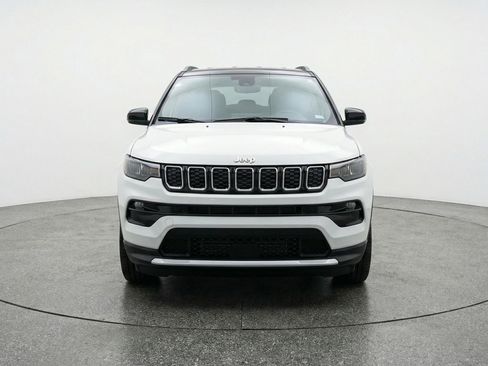 Used 2025 Jeep Compass Limited AWD/4WD image 2