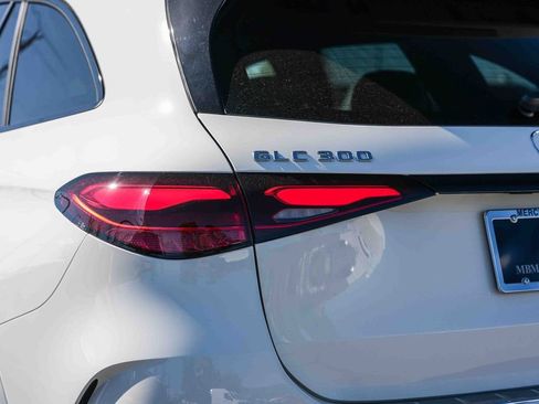 New 2026 Mercedes-Benz GLC 300 4MATIC image 9
