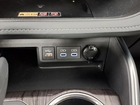 Used 2025 Toyota Highlander Limited image 13