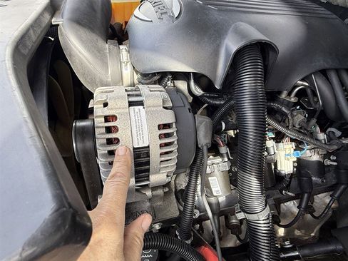 Used 2002 Chevrolet Suburban LS image 32