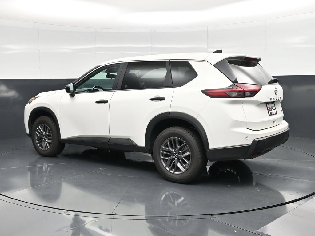 Used 2024 Nissan Rogue S AWD/4WD image 9