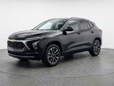 Used 2025 Chevrolet TrailBlazer LT image 3