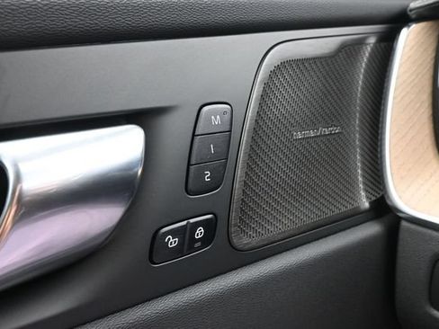 New 2027 Volvo XC60 B5 Ultra AWD/4WD image 28
