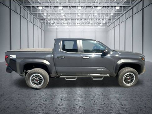 Used 2025 Toyota Tacoma TRD Off-Road AWD/4WD image 7