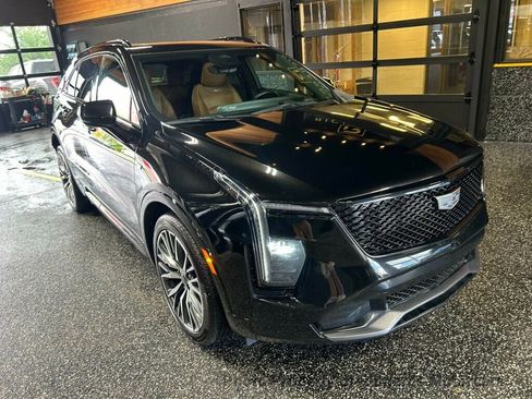 Used 2024 Cadillac XT4 Sport AWD/4WD image 7
