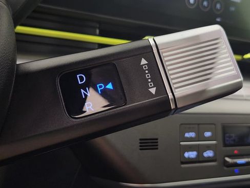 Certified 2024 Hyundai Kona Limited FWD image 30