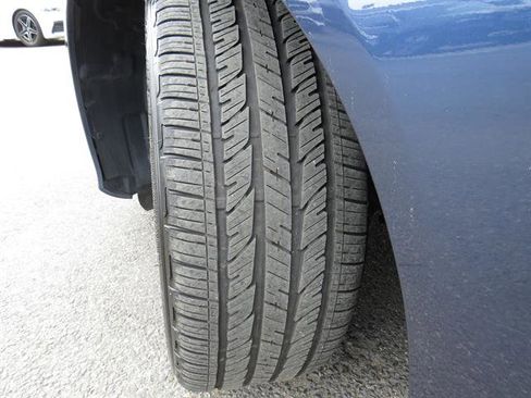 Used 2025 Mercedes-Benz C 300 4MATIC Sedan image 9