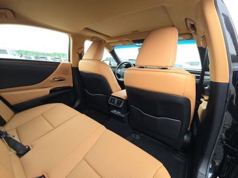 Used 2025 Lexus ES 350 w/ Premium Package FWD image 12