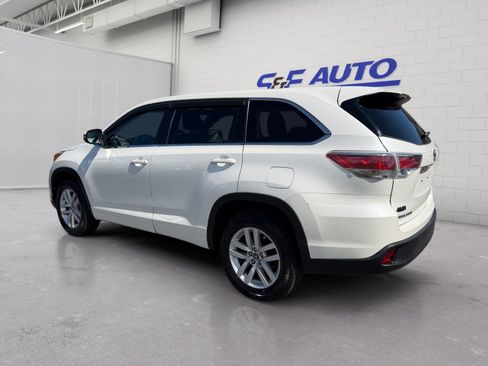 Used 2016 Toyota Highlander LE FWD image 3