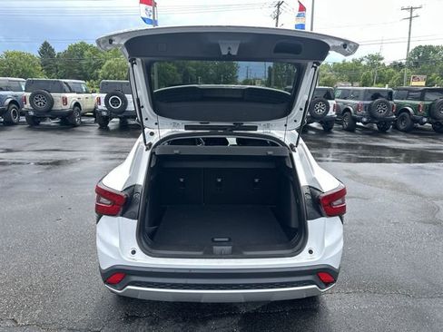 Used 2024 Chevrolet Trax LT w/ Driver Confidence Package FWD image 21