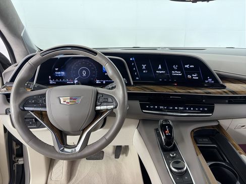 Certified 2023 Cadillac Escalade ESV Premium Luxury Platinum w/ LPO, Radiant Package AWD/4WD image 3