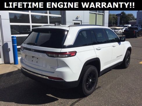 Used 2023 Jeep Grand Cherokee Laredo image 7