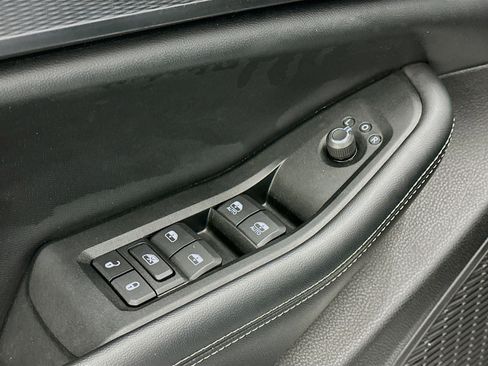 Used 2024 Jeep Grand Cherokee L Laredo image 15