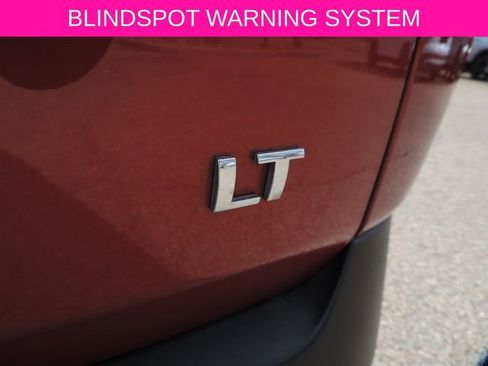 Used 2023 Chevrolet Traverse LT image 14