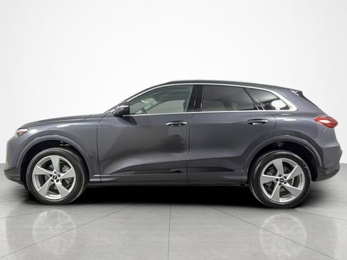 Used 2025 Audi Q5 Premium Plus w/ Premium Plus AWD/4WD image 2