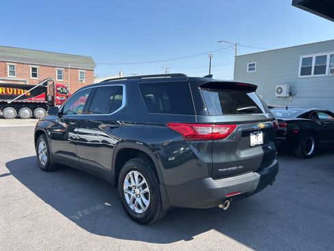 Used 2020 Chevrolet Traverse LT w/ Driver Confidence II Package image 3