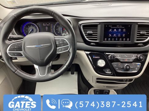 Used 2020 Chrysler Pacifica Touring-L image 23