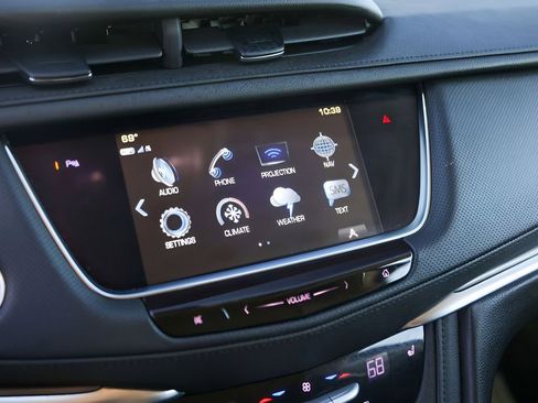 Used 2018 Cadillac XT5 Luxury image 16