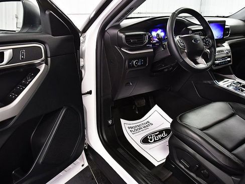 Used 2023 Ford Explorer XLT w/ Equipment Group 202A image 17