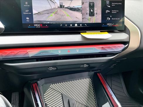 Used 2025 BMW X3 xDrive30i w/ Premium Package image 34