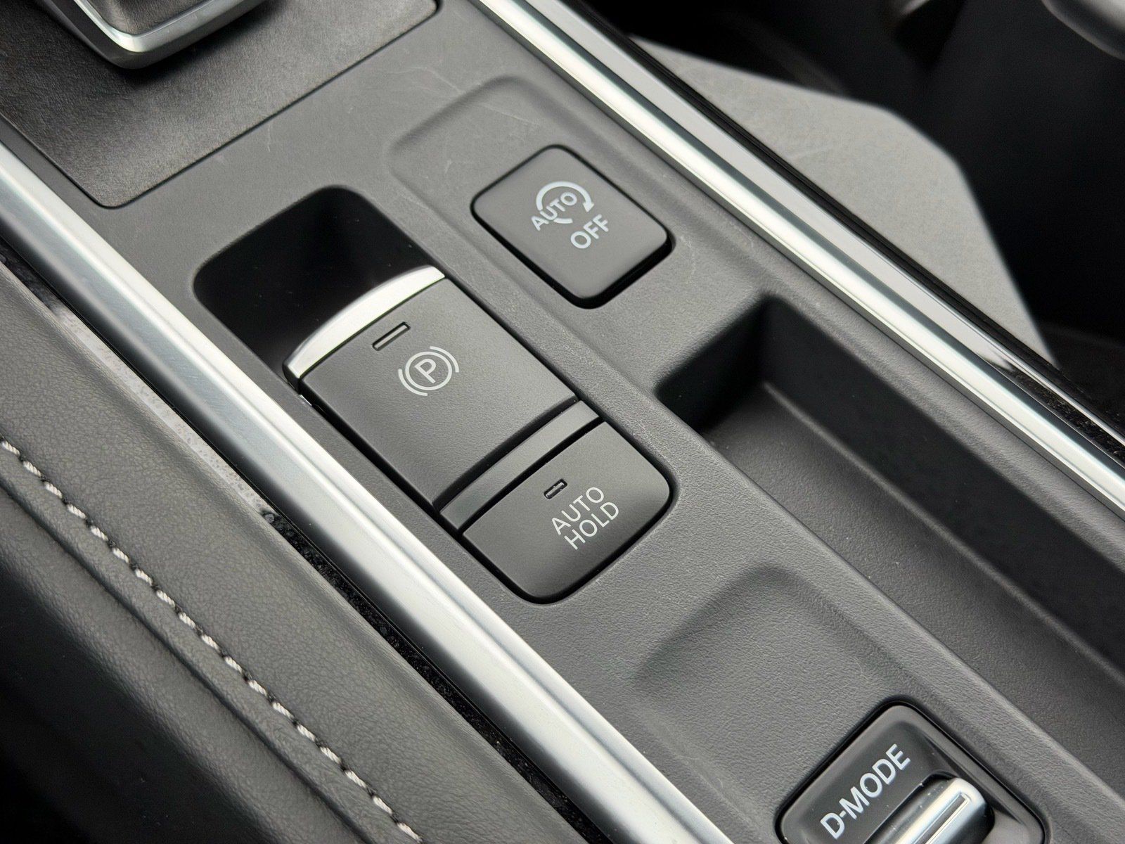 Used 2025 Nissan Pathfinder SL FWD image 24