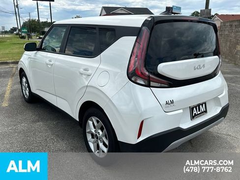 Used 2025 Kia Soul LX w/ LX Technology Package FWD image 8