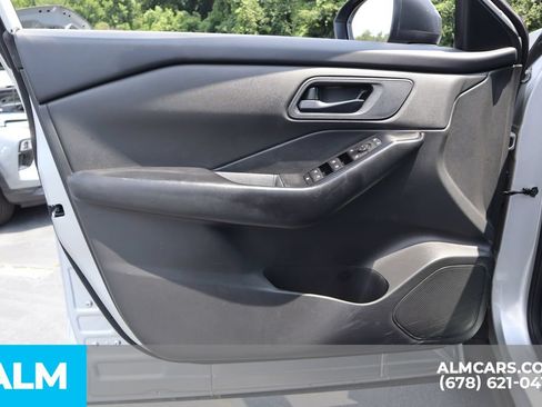 Used 2024 Nissan Rogue S FWD image 14