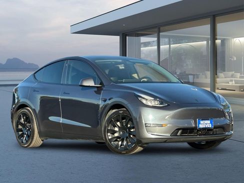 Used 2021 Tesla Model Y Long Range image 1