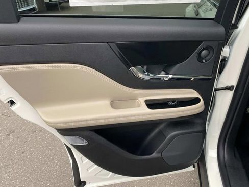 New 2026 Lincoln Corsair Reserve image 8