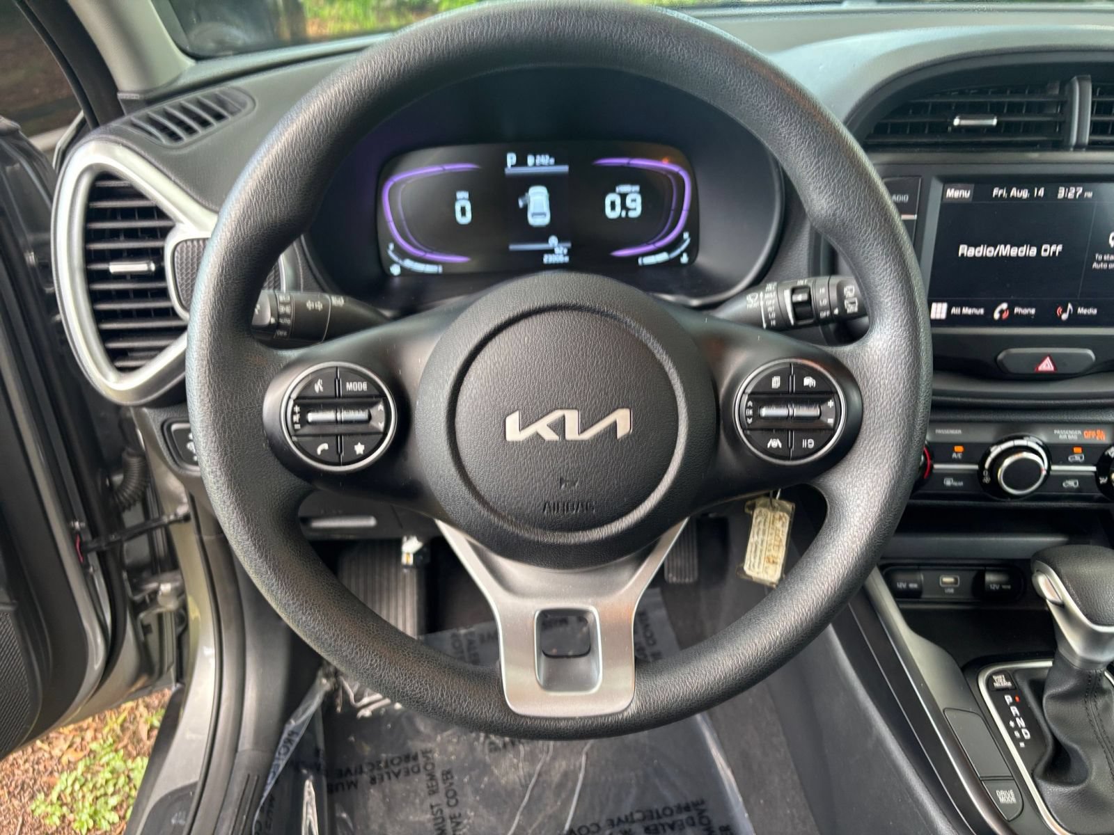 Used 2025 Kia Soul LX w/ LX Technology Package FWD image 25