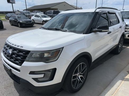 Used 2017 Ford Explorer Sport w/ Equipment Group 401A AWD/4WD image 5