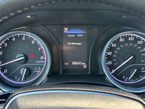 Used 2018 Toyota Camry SE image 25