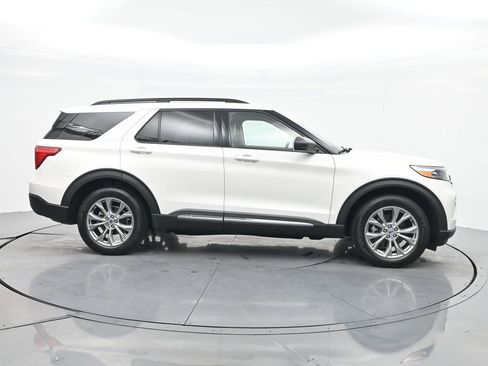 Used 2021 Ford Explorer XLT w/ Equipment Group 202A image 6