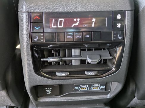 Used 2024 Jeep Grand Cherokee L Limited AWD/4WD image 98