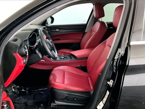Used 2019 Alfa Romeo Stelvio AWD w/ Cold Weather Package image 9